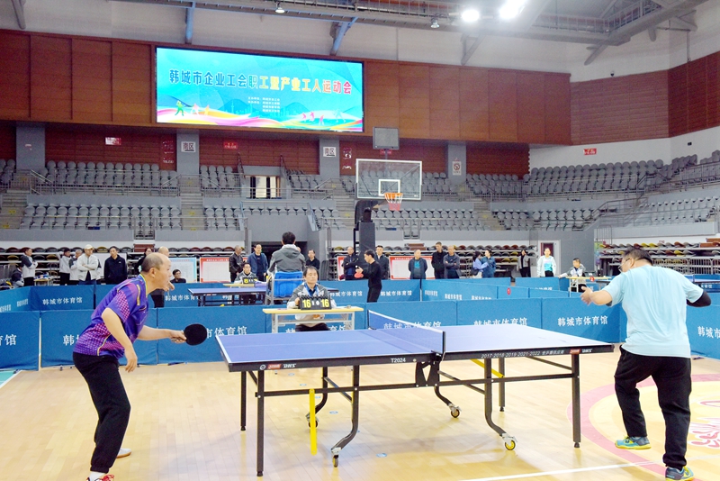 3、乒乓球比赛时刻（摄影：刘娇阳）.JPG