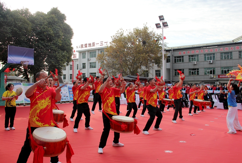 锣鼓表演（摄影：徐久容）.JPG