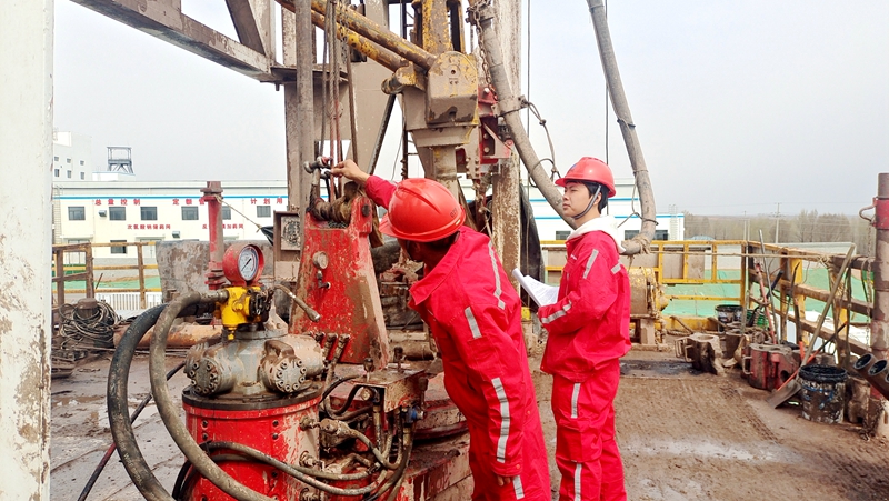 151744700389154158.jpeg 一三一公司陕北地质勘察工程项目经理部结合项目实际,从严从实从细做好安全生产工作,加大对生产施工现场安全管理,严格落实风险防控措施,认真开展安全隐患排查整改,多措并举筑牢春季安全防线,确保安全生产工作有序开展。(王军平) (1)_副本.jpg