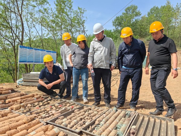 201747707291253193.jpeg 5月13日—15日,陕煤地质集团党委委员、副总经理姬永涛带领由技术管理部主任何进军、主任工程师蒋泽泉、技术专家赵广利组成的检查组,到一三一公司调研并检查技术质量管理工作。(张震) (5).jpg